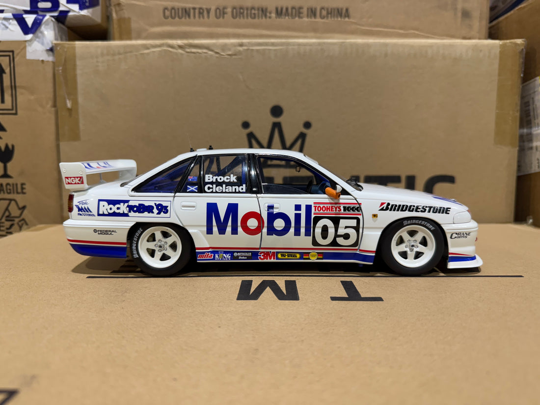 1993 BATHURST PETER BROCK - HDT HOLDEN VP COMMODORE - 1:18 SCALE DIECAST MODEL