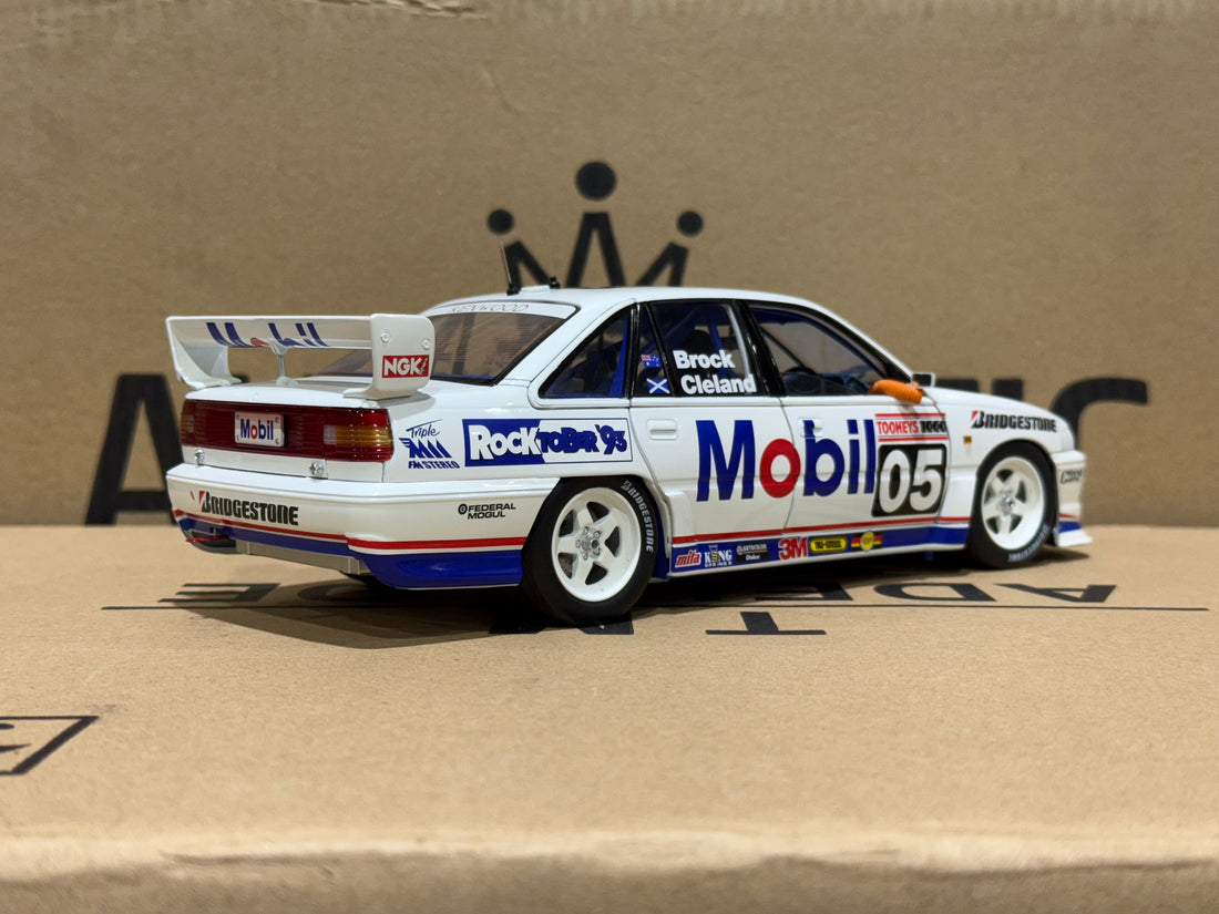1993 BATHURST PETER BROCK - HDT HOLDEN VP COMMODORE - 1:18 SCALE DIECAST MODEL
