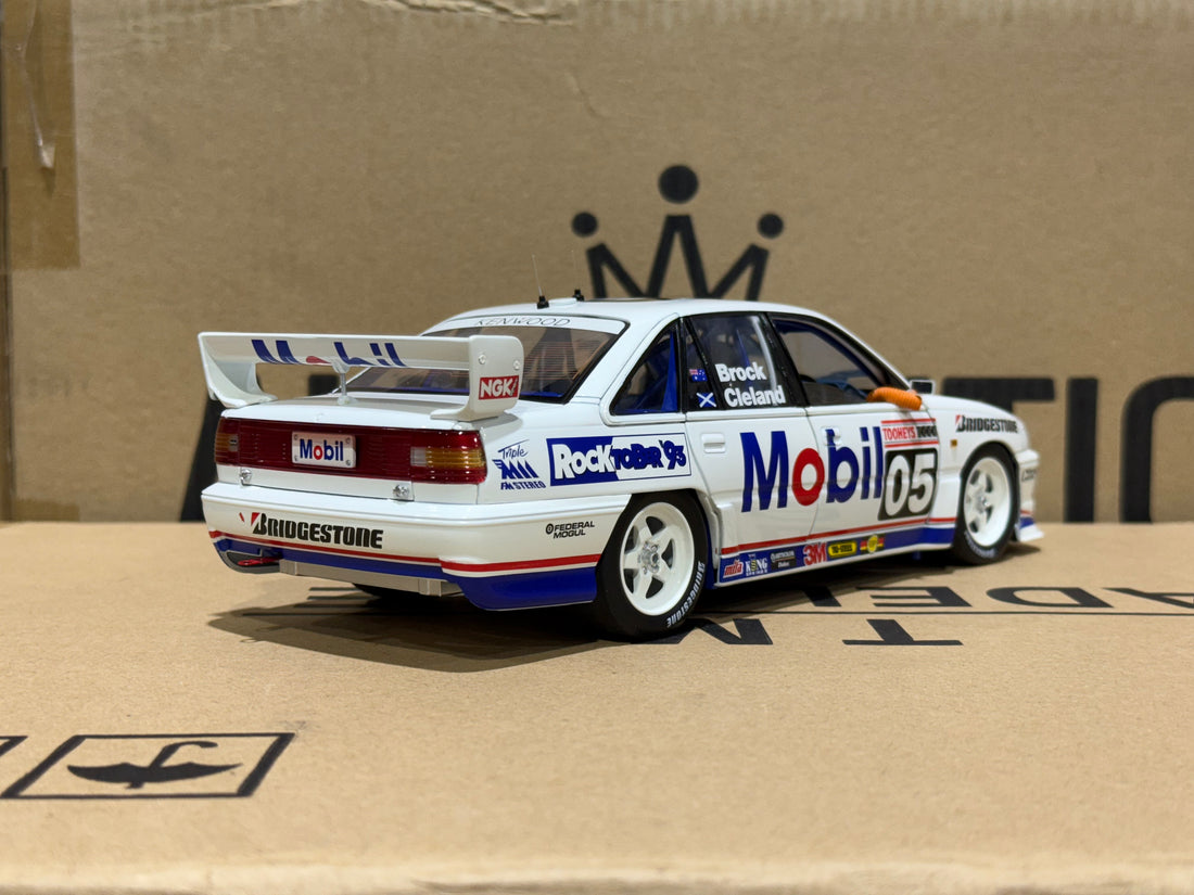 1993 BATHURST PETER BROCK - HDT HOLDEN VP COMMODORE - 1:18 SCALE DIECAST MODEL