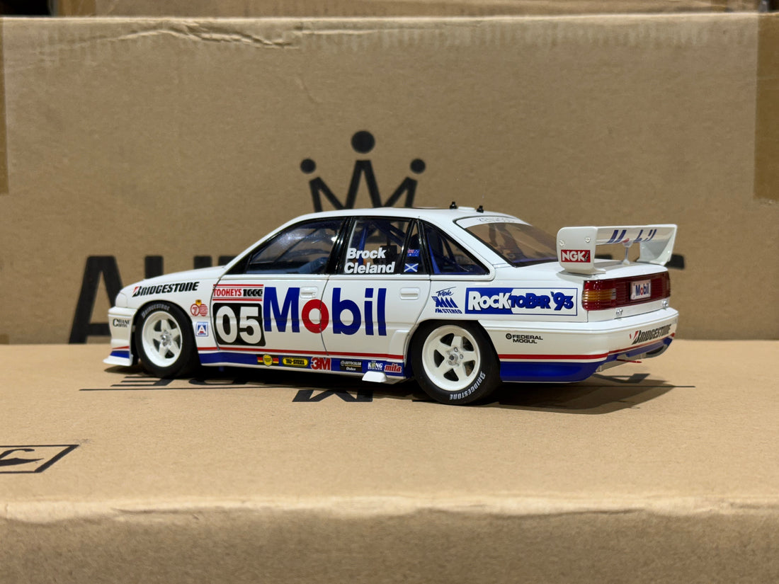 1993 BATHURST PETER BROCK - HDT HOLDEN VP COMMODORE - 1:18 SCALE DIECAST MODEL