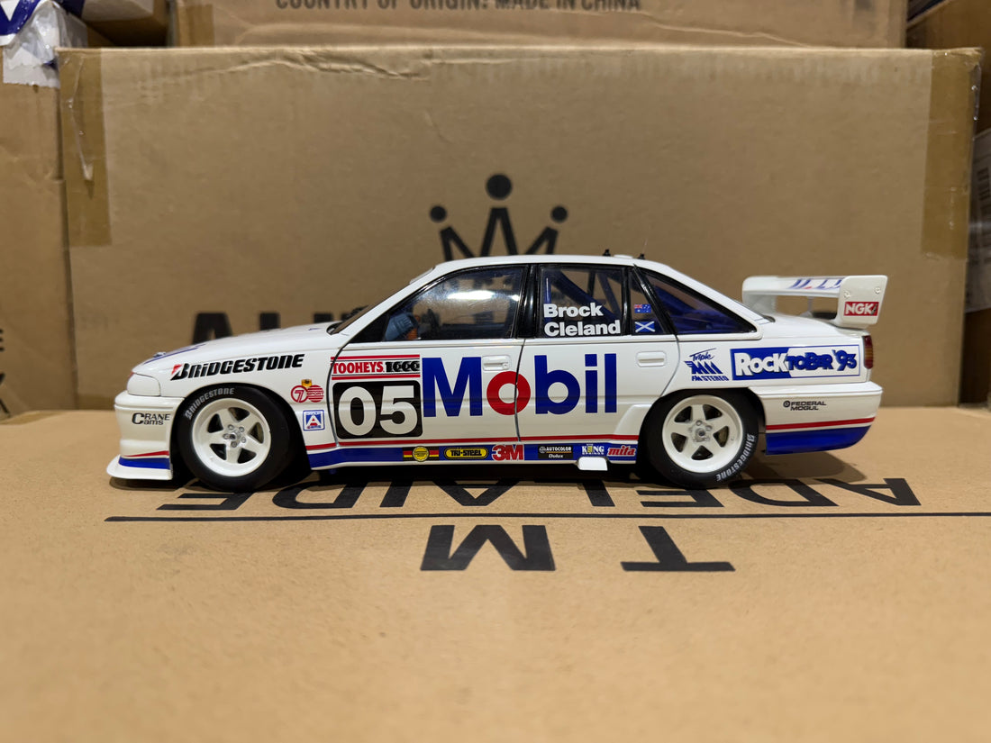 1993 BATHURST PETER BROCK - HDT HOLDEN VP COMMODORE - 1:18 SCALE DIECAST MODEL