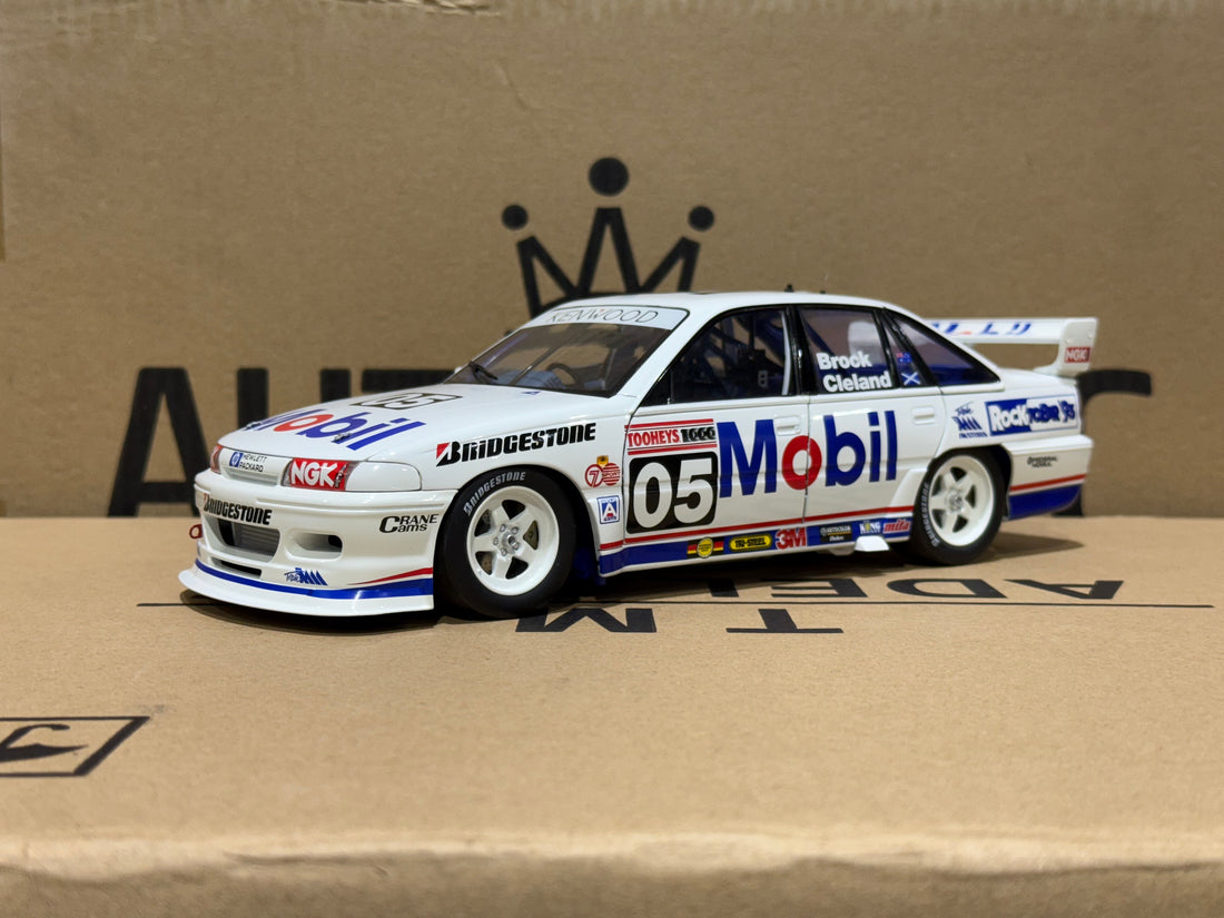 1993 BATHURST PETER BROCK - HDT HOLDEN VP COMMODORE - 1:18 SCALE DIECAST MODEL