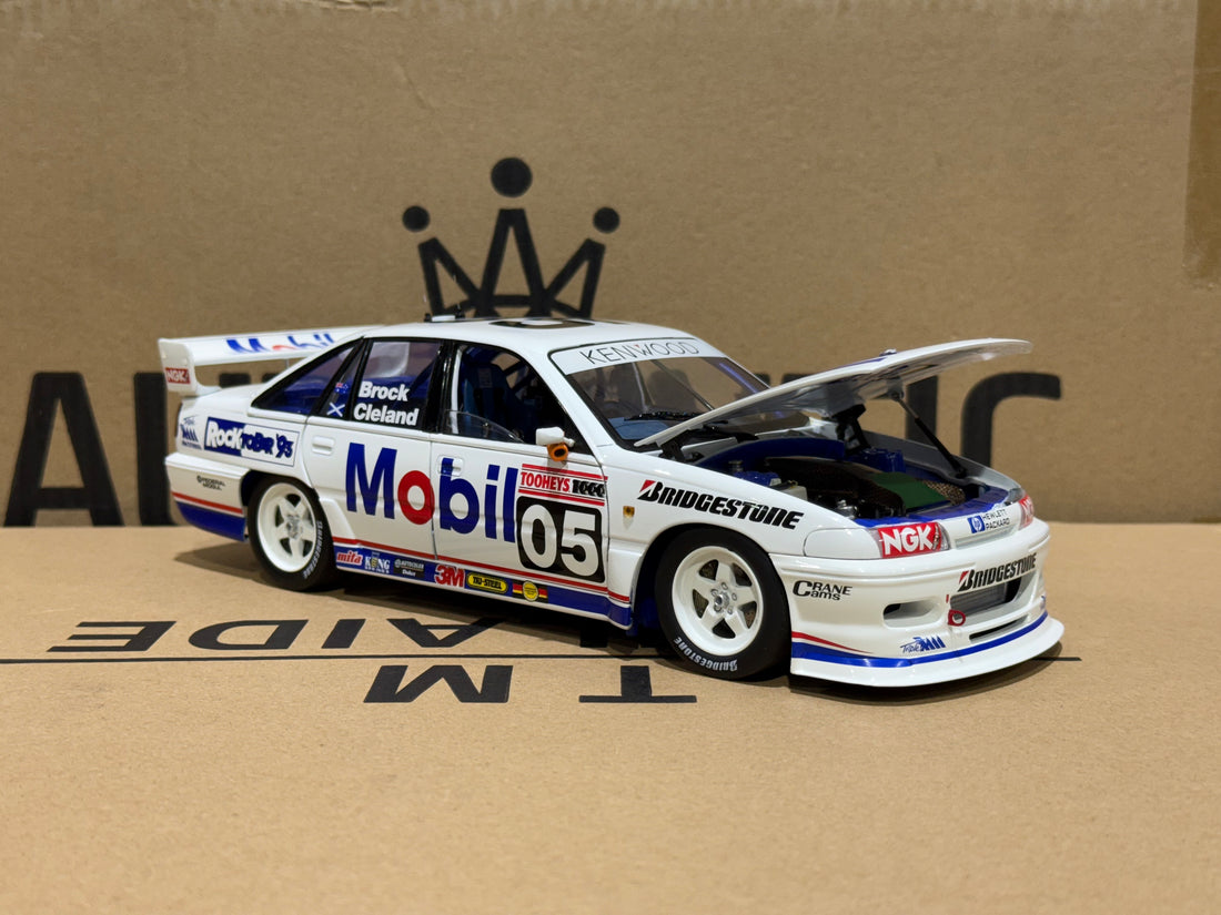1993 BATHURST PETER BROCK - HDT HOLDEN VP COMMODORE - 1:18 SCALE DIECAST MODEL