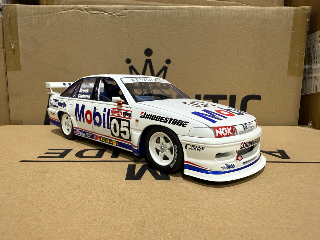 1993 BATHURST PETER BROCK - HDT HOLDEN VP COMMODORE - 1:18 SCALE DIECAST MODEL