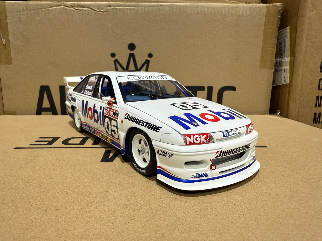 1993 BATHURST PETER BROCK - HDT HOLDEN VP COMMODORE - 1:18 SCALE DIECAST MODEL