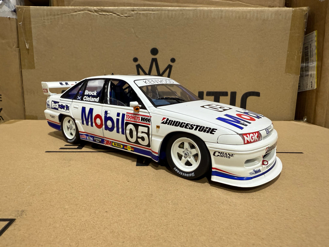 1993 BATHURST PETER BROCK - HDT HOLDEN VP COMMODORE - 1:18 SCALE DIECAST MODEL