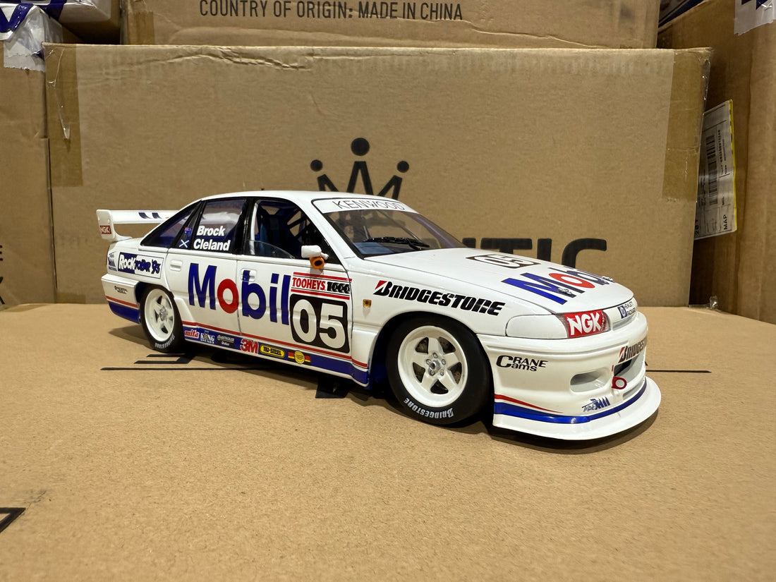 1993 BATHURST PETER BROCK - HDT HOLDEN VP COMMODORE - 1:18 SCALE DIECAST MODEL