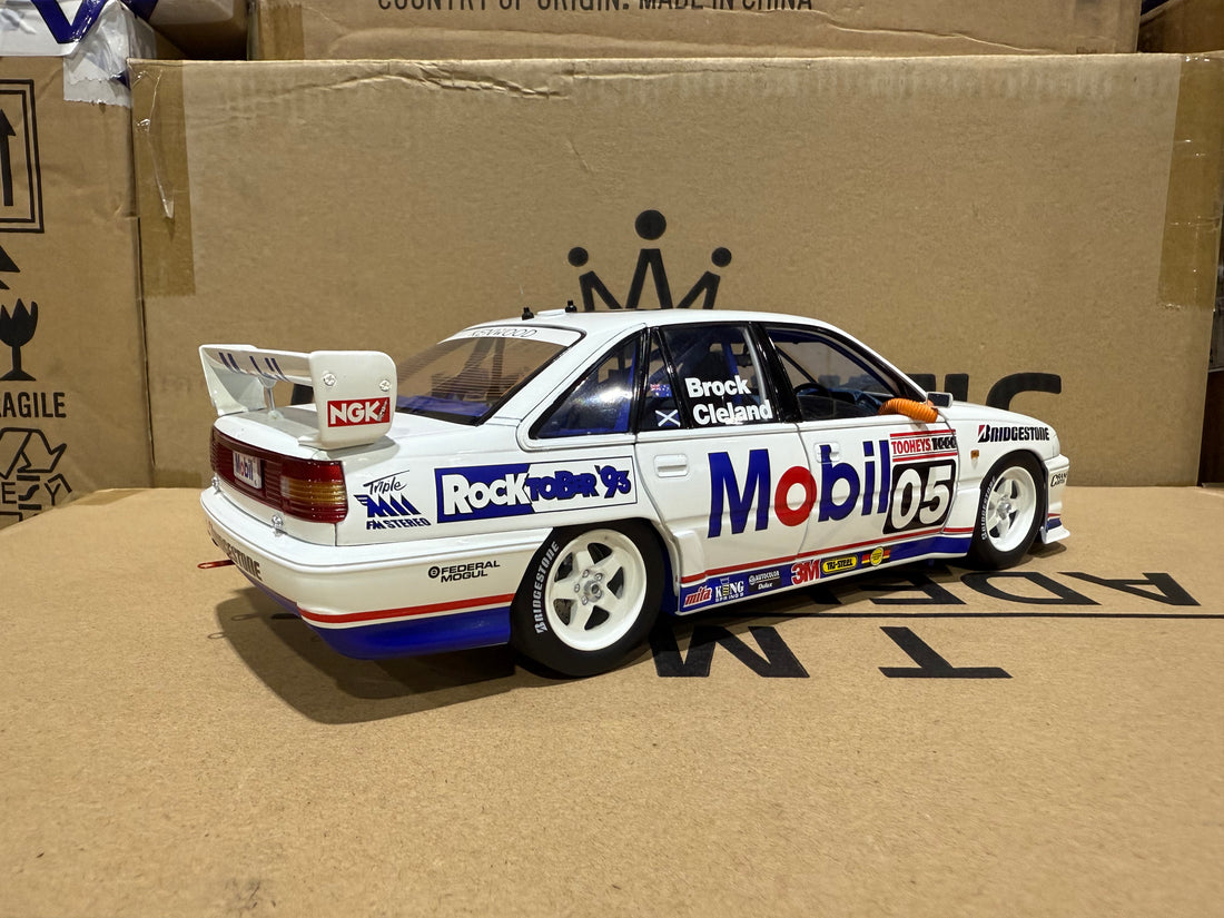 1993 BATHURST PETER BROCK - HDT HOLDEN VP COMMODORE - 1:18 SCALE DIECAST MODEL