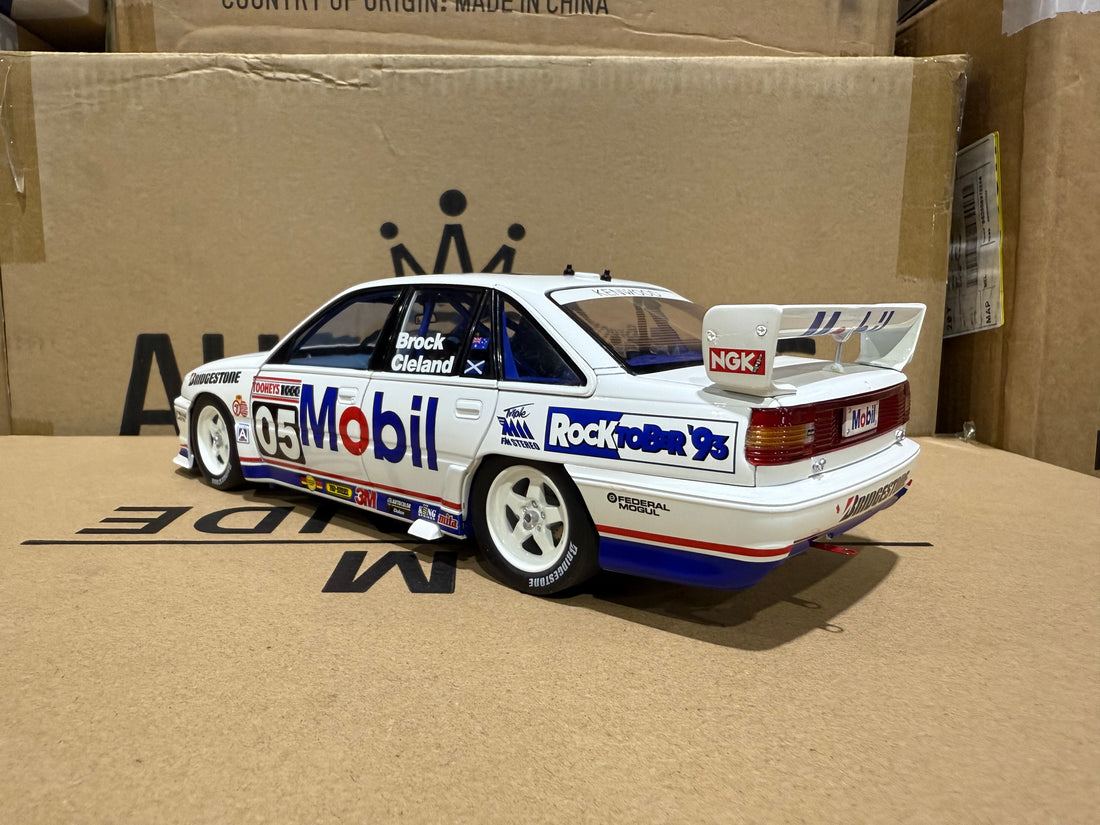1993 BATHURST PETER BROCK - HDT HOLDEN VP COMMODORE - 1:18 SCALE DIECAST MODEL