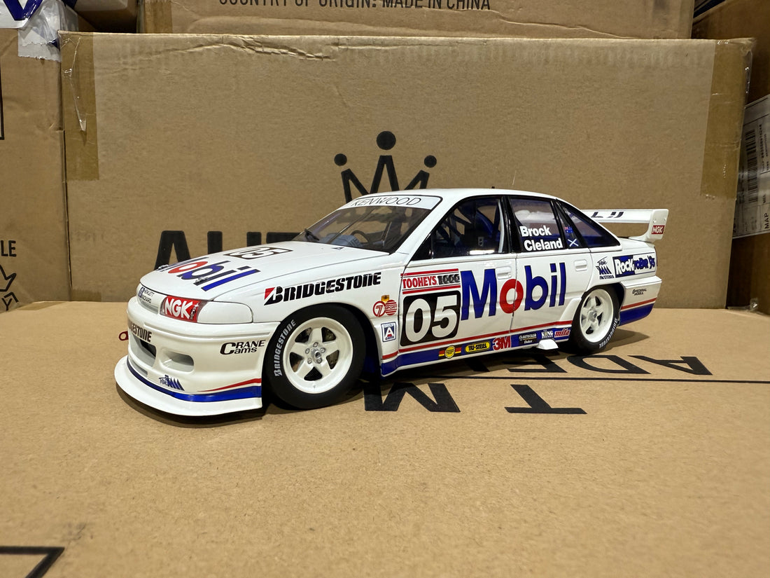 1993 BATHURST PETER BROCK - HDT HOLDEN VP COMMODORE - 1:18 SCALE DIECAST MODEL