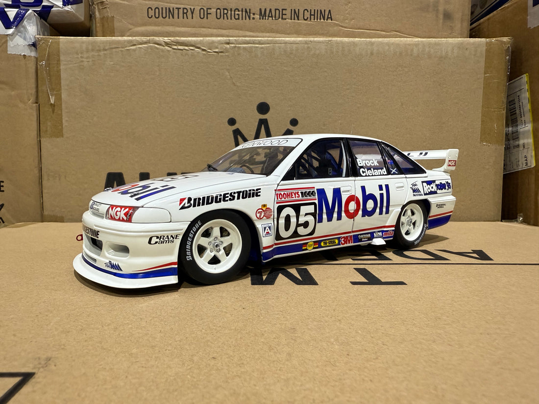 1993 BATHURST PETER BROCK - HDT HOLDEN VP COMMODORE - 1:18 SCALE DIECAST MODEL