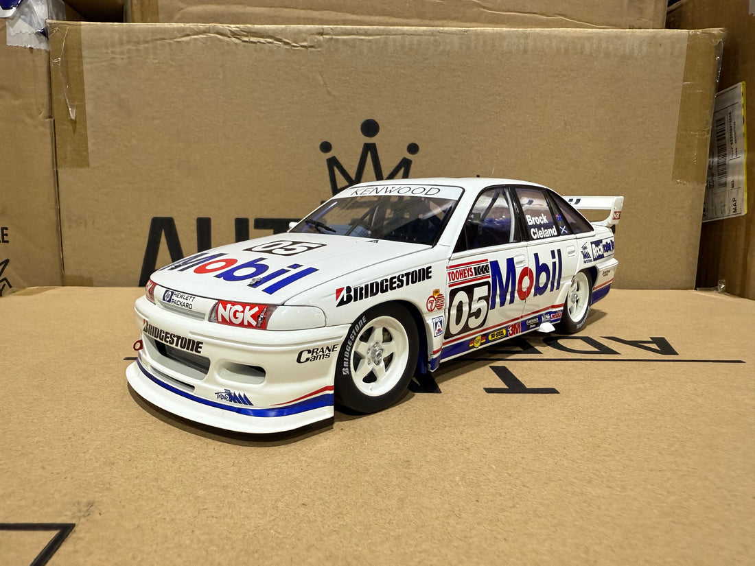 1993 BATHURST PETER BROCK - HDT HOLDEN VP COMMODORE - 1:18 SCALE DIECAST MODEL