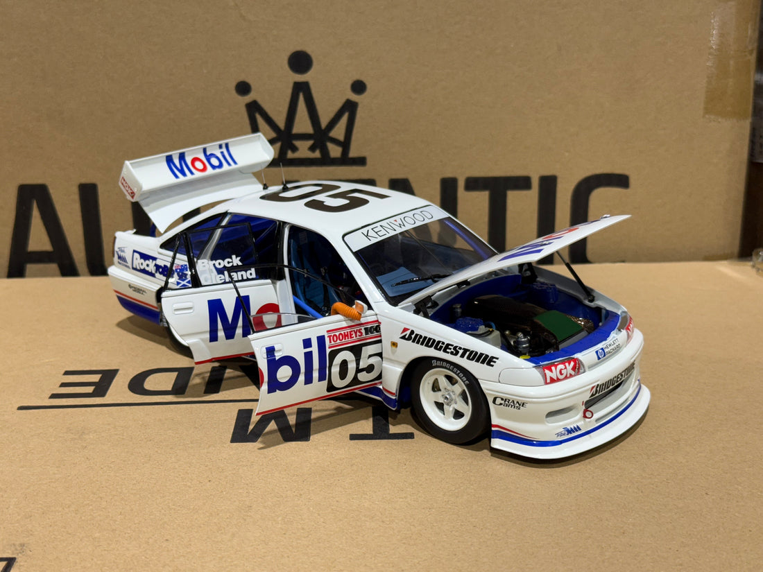 1993 BATHURST PETER BROCK - HDT HOLDEN VP COMMODORE - 1:18 SCALE DIECAST MODEL
