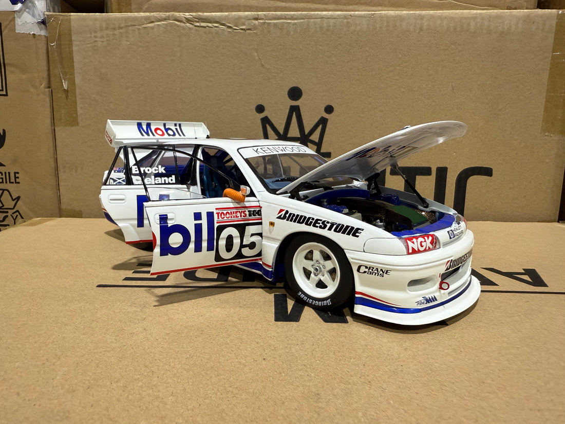 1993 BATHURST PETER BROCK - HDT HOLDEN VP COMMODORE - 1:18 SCALE DIECAST MODEL