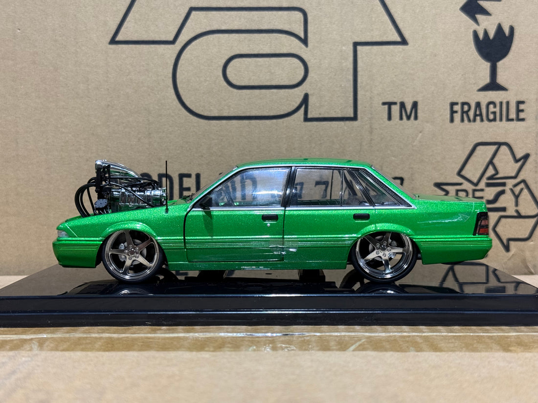 BLOWN VL CALAIS - GREEN - 1:24 SCALE DIECAST MODEL - DDA