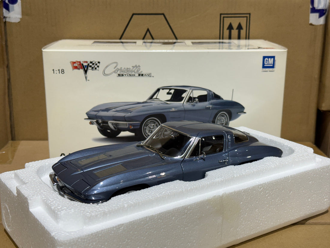 1963 CHEVROLET CORVETTE COUPE - SILVER BLUE - 1:18 SCALE DIECAST MODEL - AUTOART