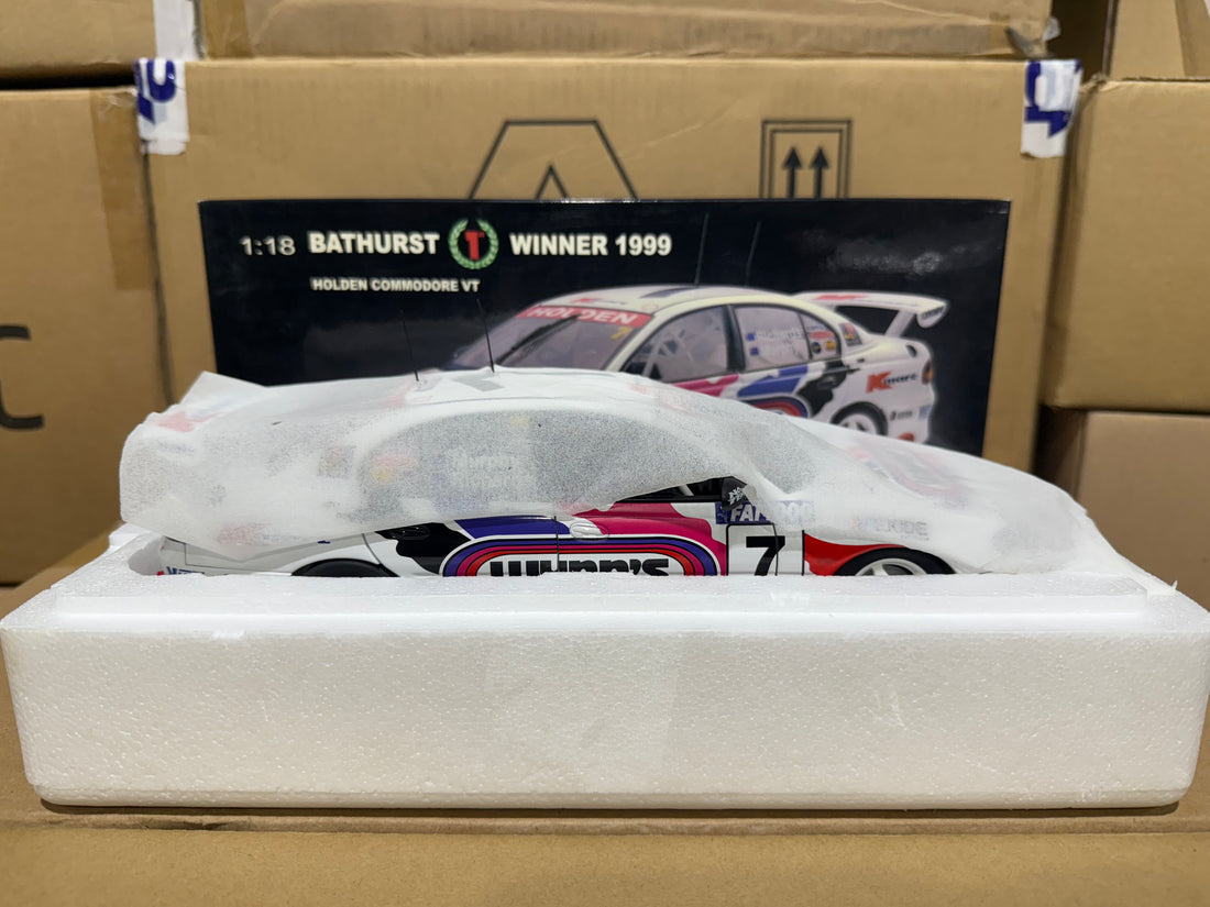 HOLDEN COMMODORE VT BATHURST 1999 G. MURPHY/S.RICHARDS #7 - 1:18 SCALE DIECAST MODEL - AUTOART