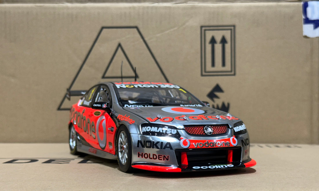 Holden VE Commodore 2010 Triple Eight Race Engineering Jamie Whincup - 1:18 Scale Diecast Model