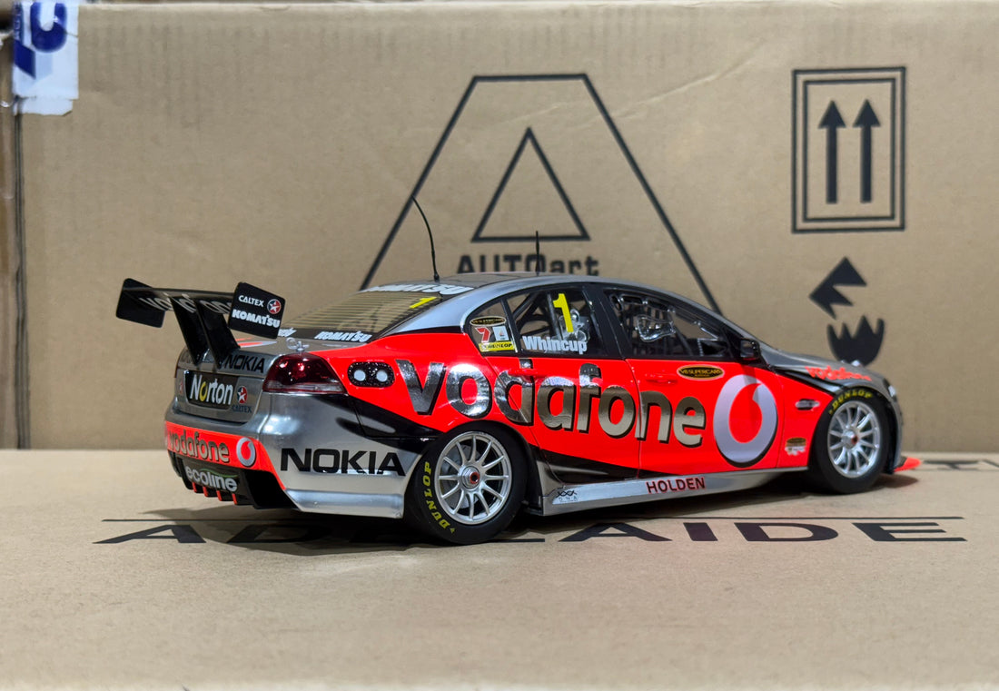 Holden VE Commodore 2010 Triple Eight Race Engineering Jamie Whincup - 1:18 Scale Diecast Model