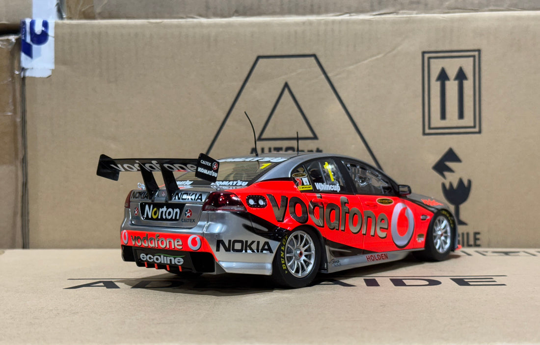 Holden VE Commodore 2010 Triple Eight Race Engineering Jamie Whincup - 1:18 Scale Diecast Model