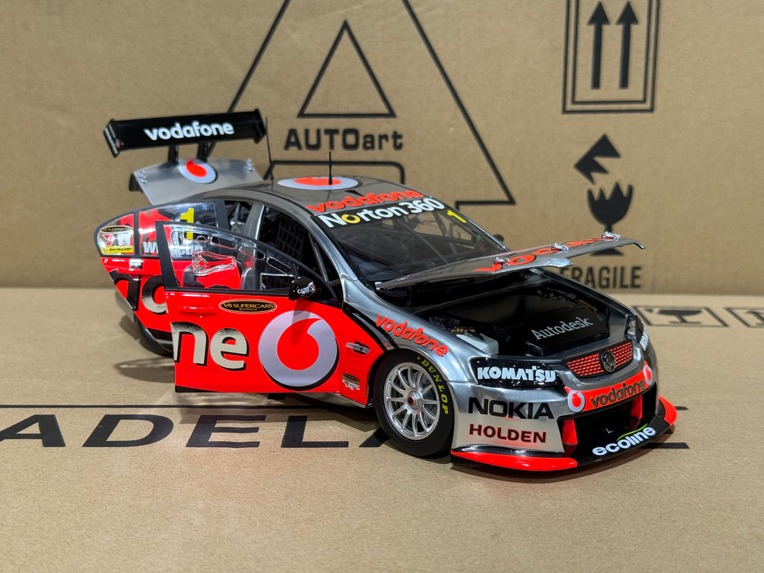 Holden VE Commodore 2010 Triple Eight Race Engineering Jamie Whincup - 1:18 Scale Diecast Model