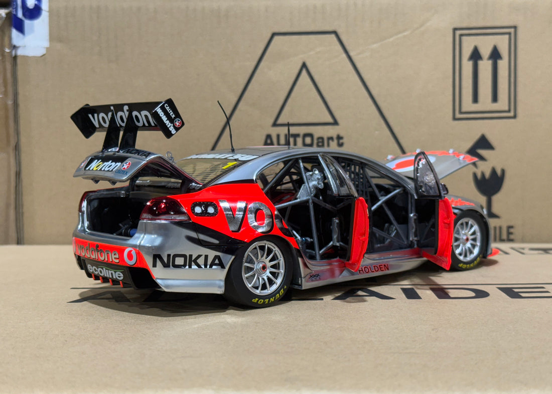 Holden VE Commodore 2010 Triple Eight Race Engineering Jamie Whincup - 1:18 Scale Diecast Model