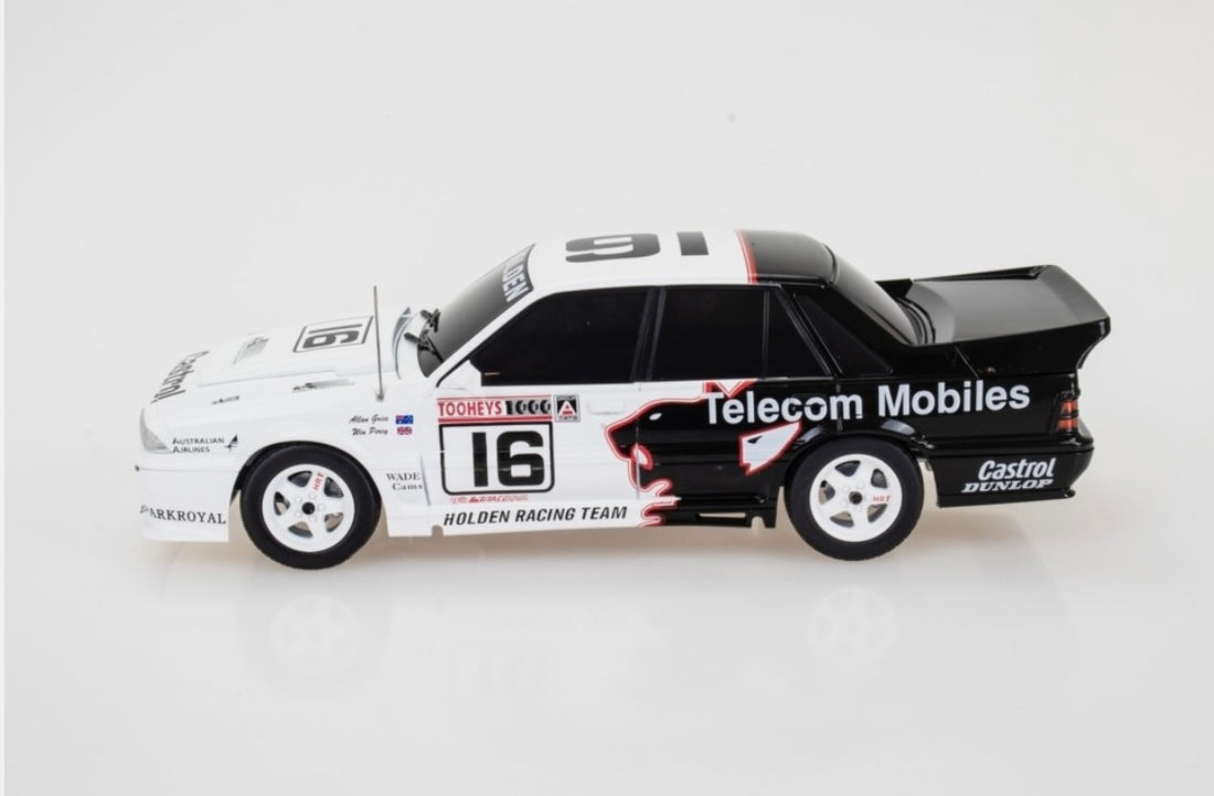 LIGH UP - #16 HRT VL WALKINSHAW 1990 BATHURST WINNER - 1:24 SCALE - DDA
