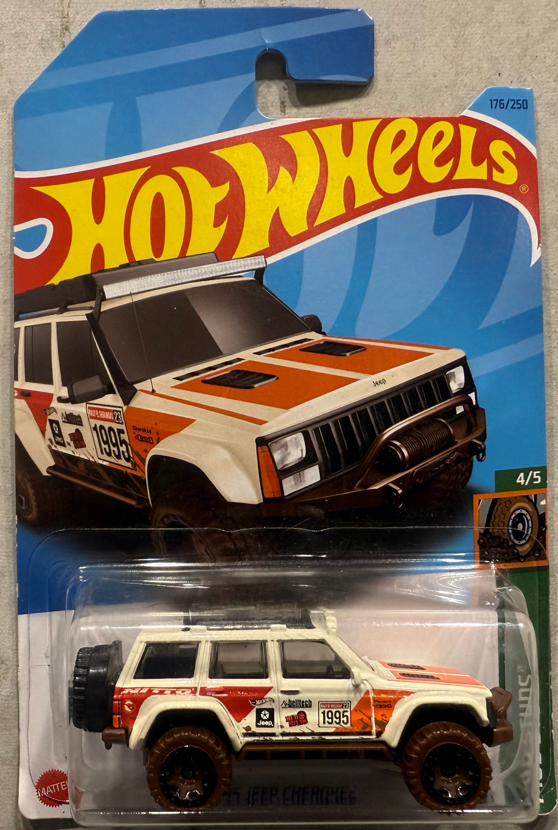 95 JEEP CHEROKEE - TREASURE HUNT
