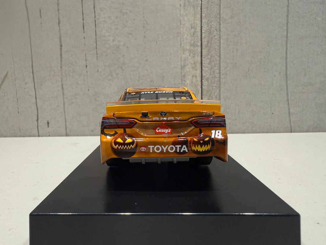 KYLE BUSCH 2020 M&M'S HALLOWEEN 1:24 SCALE ARC DIECAST MODEL