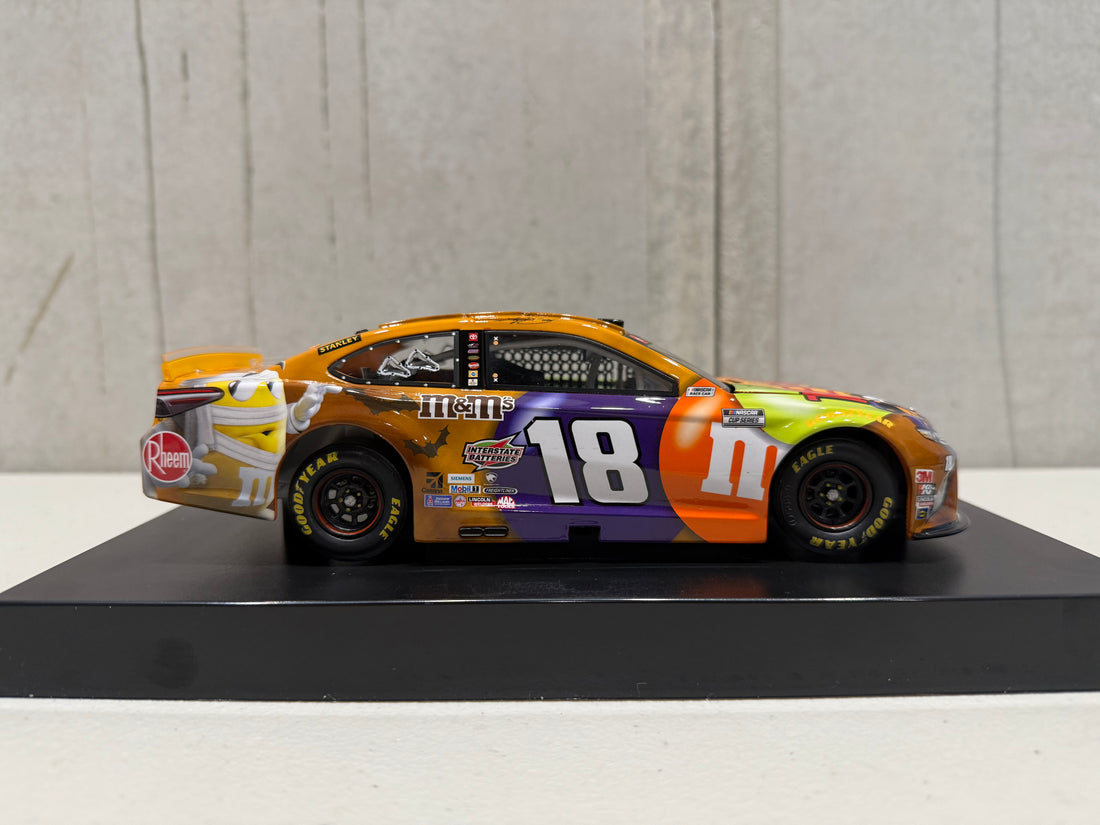 KYLE BUSCH 2020 M&M'S HALLOWEEN 1:24 SCALE ARC DIECAST MODEL