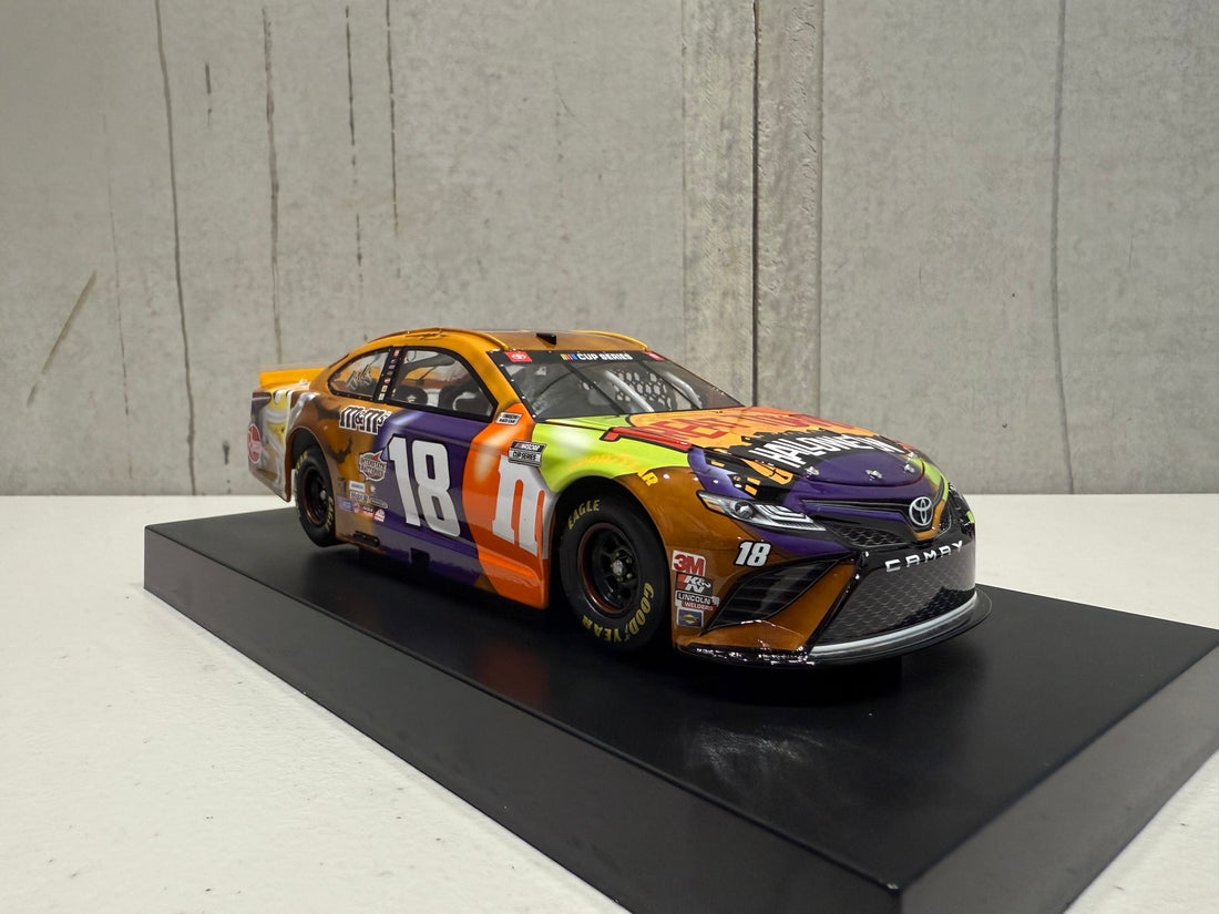 KYLE BUSCH 2020 M&M'S HALLOWEEN 1:24 SCALE ARC DIECAST MODEL
