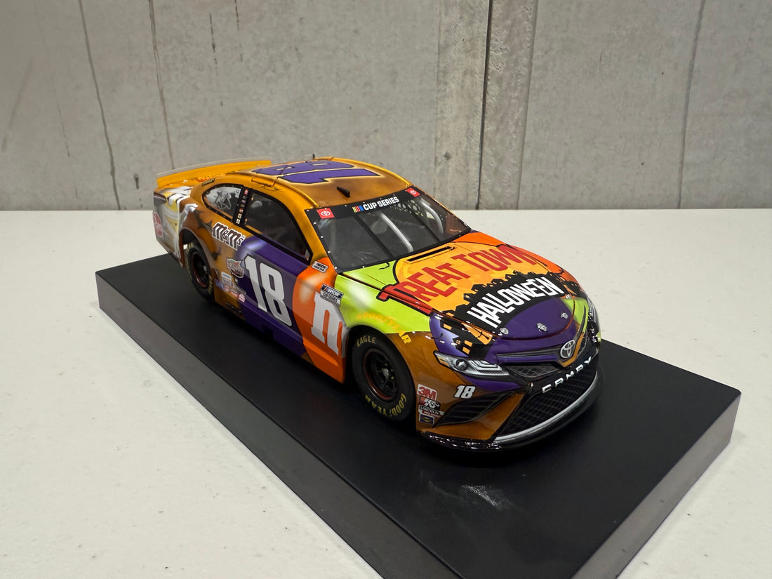 KYLE BUSCH 2020 M&M'S HALLOWEEN 1:24 SCALE ARC DIECAST MODEL