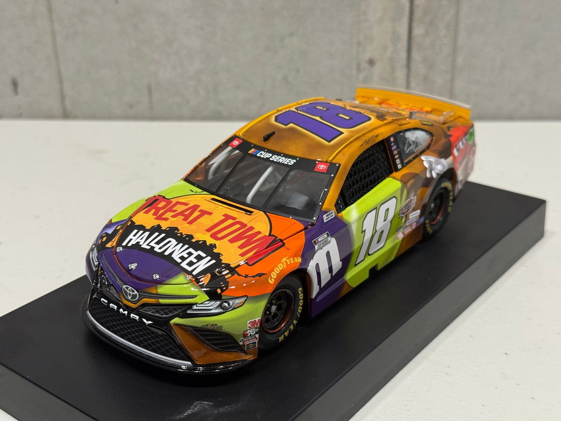KYLE BUSCH 2020 M&M'S HALLOWEEN 1:24 SCALE ARC DIECAST MODEL