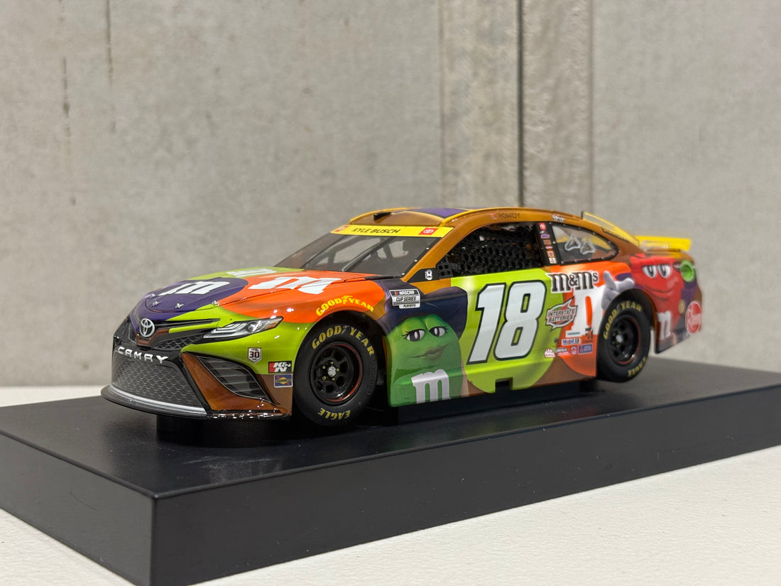 KYLE BUSCH 2021 M&M'S HALLOWEEN 1:24 SCALE ELITE DIECAST MODEL