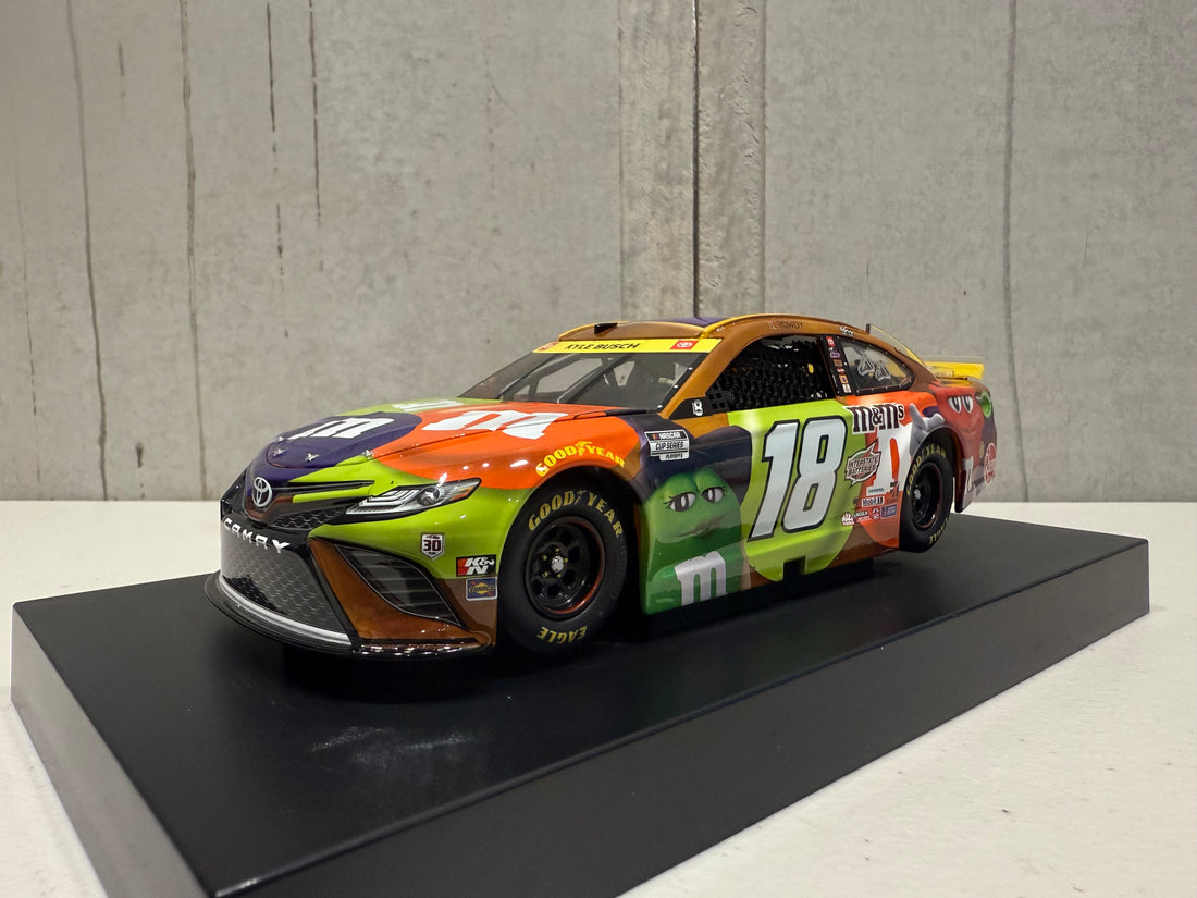 KYLE BUSCH 2021 M&M'S HALLOWEEN 1:24 SCALE ELITE DIECAST MODEL