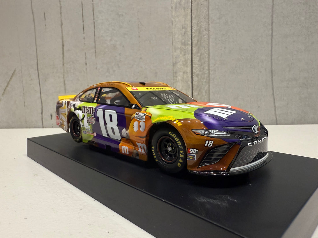 KYLE BUSCH 2021 M&M'S HALLOWEEN 1:24 SCALE ELITE DIECAST MODEL