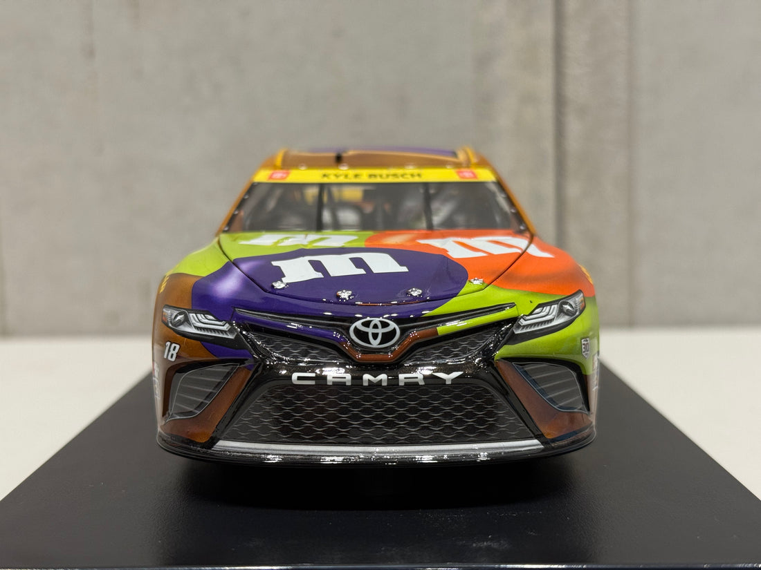 KYLE BUSCH 2021 M&M'S HALLOWEEN 1:24 SCALE ELITE DIECAST MODEL