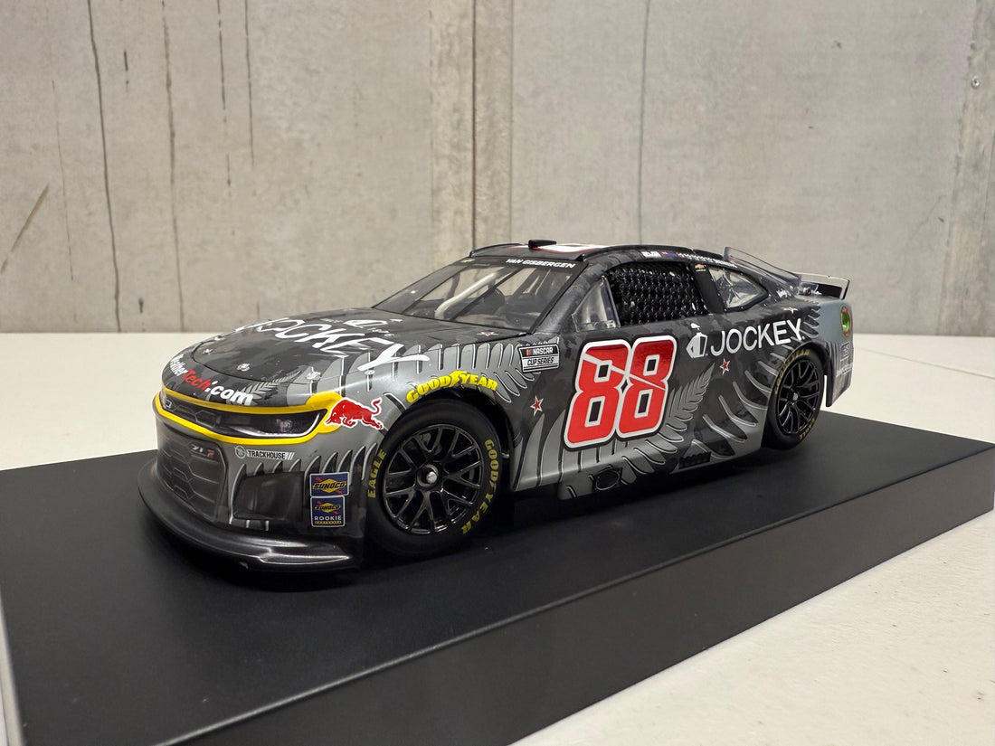 SHANE VAN GISBERGEN 2025 JOCKEY NEW ZEALAND 1:24 SCALE ELITE DIECAST