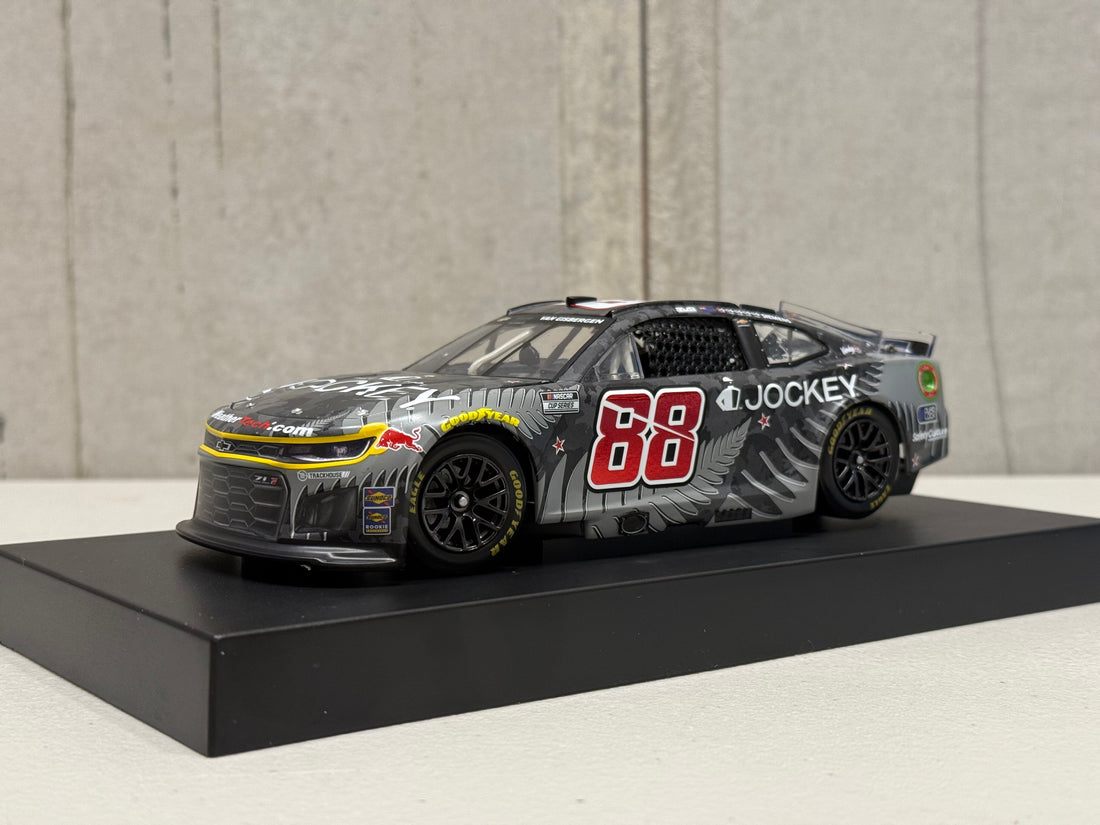SHANE VAN GISBERGEN 2025 JOCKEY NEW ZEALAND 1:24 SCALE ELITE DIECAST