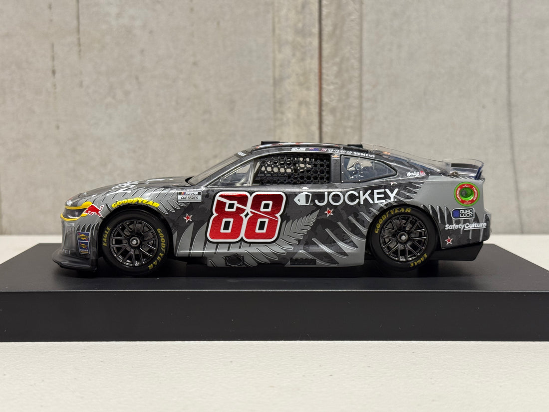 SHANE VAN GISBERGEN 2025 JOCKEY NEW ZEALAND 1:24 SCALE ELITE DIECAST