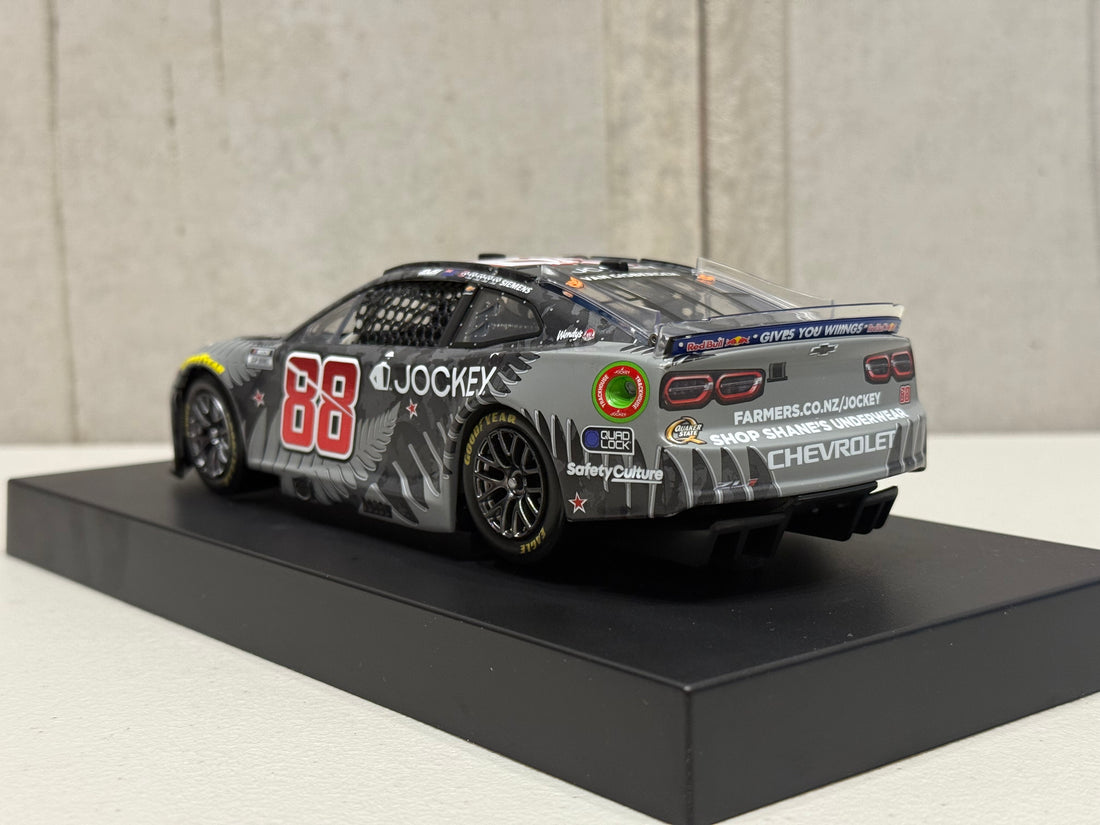 SHANE VAN GISBERGEN 2025 JOCKEY NEW ZEALAND 1:24 SCALE ELITE DIECAST