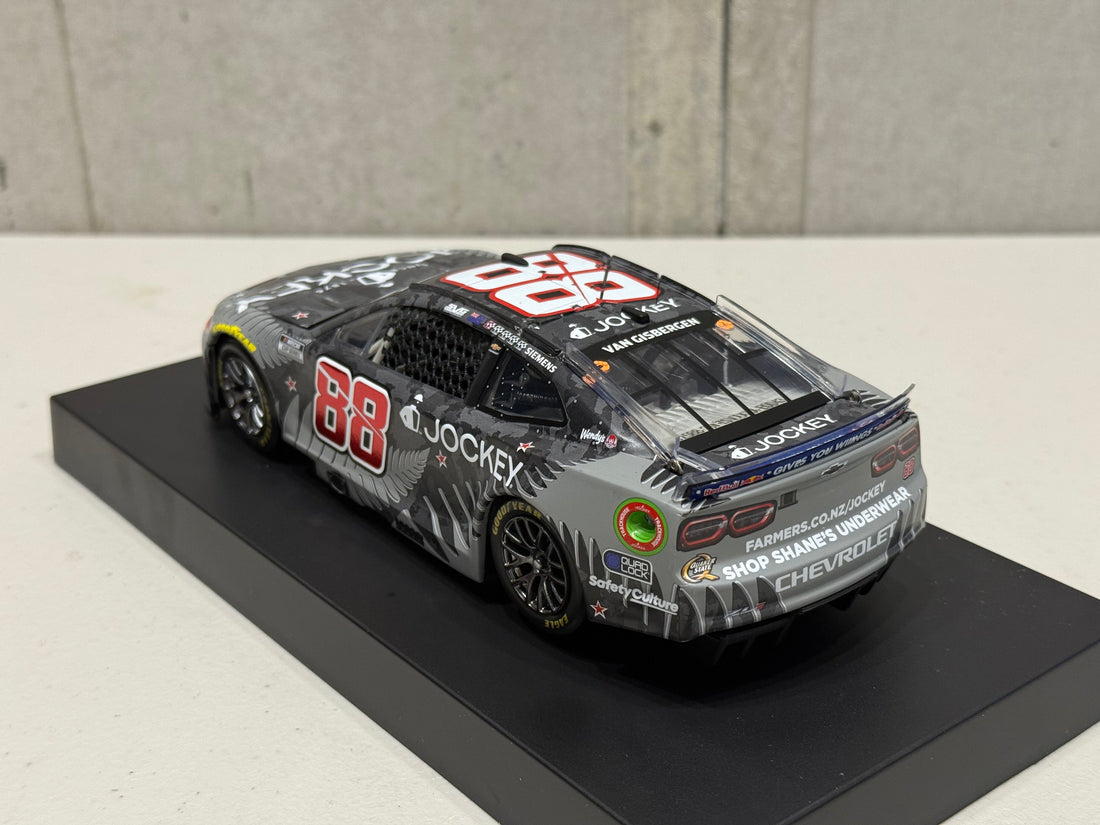 SHANE VAN GISBERGEN 2025 JOCKEY NEW ZEALAND 1:24 SCALE ELITE DIECAST