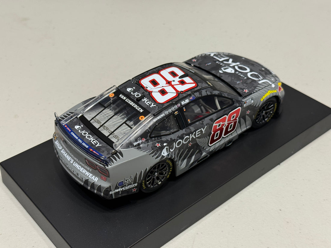 SHANE VAN GISBERGEN 2025 JOCKEY NEW ZEALAND 1:24 SCALE ELITE DIECAST