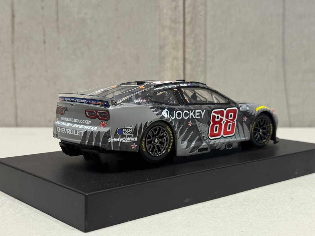 SHANE VAN GISBERGEN 2025 JOCKEY NEW ZEALAND 1:24 SCALE ELITE DIECAST