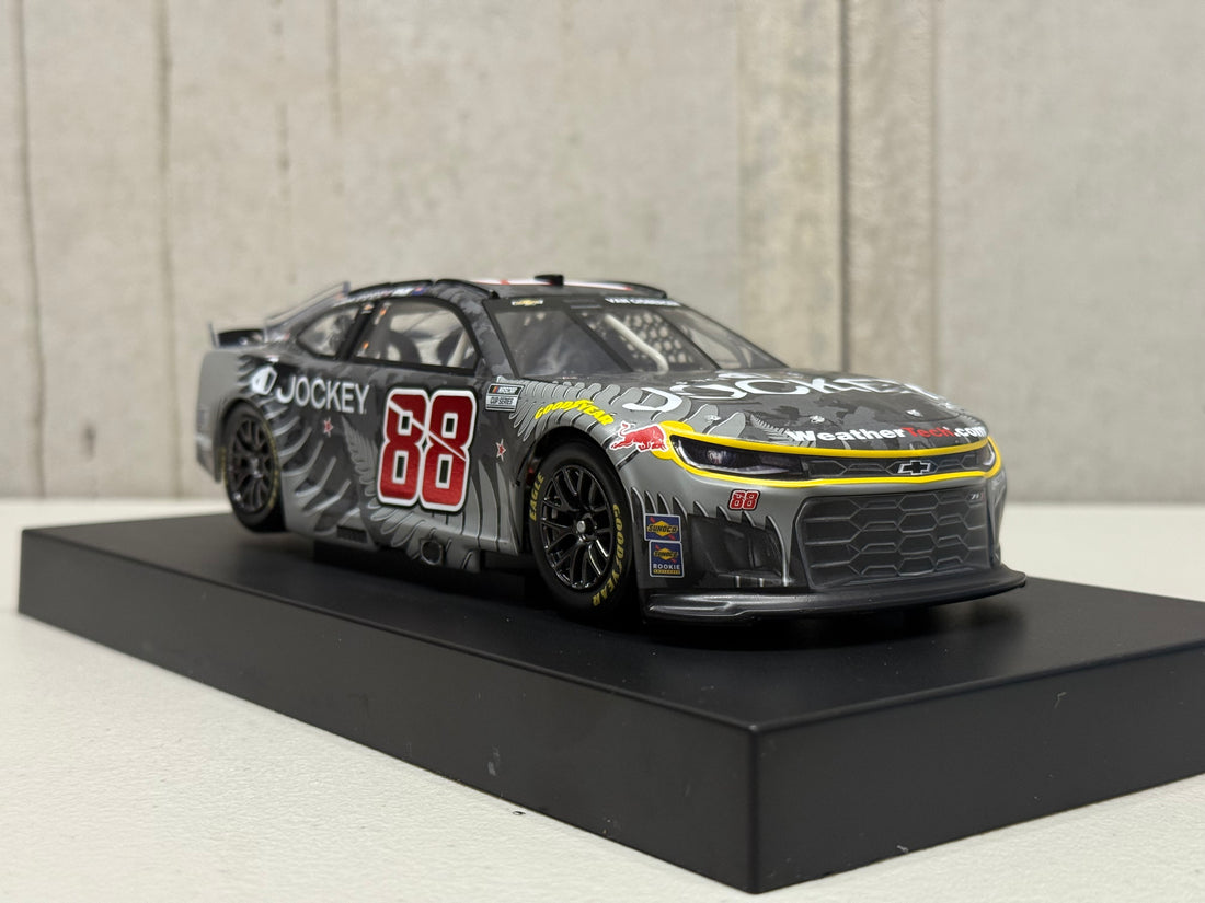 SHANE VAN GISBERGEN 2025 JOCKEY NEW ZEALAND 1:24 SCALE ELITE DIECAST