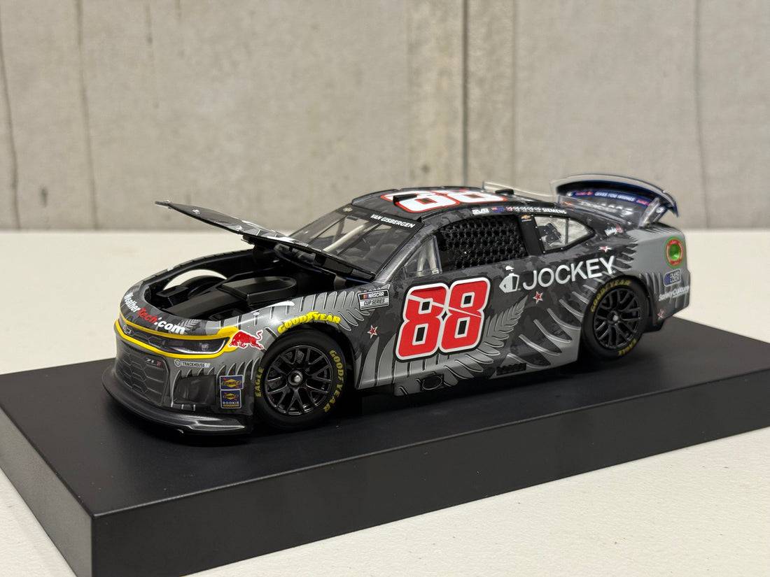 SHANE VAN GISBERGEN 2025 JOCKEY NEW ZEALAND 1:24 SCALE ELITE DIECAST