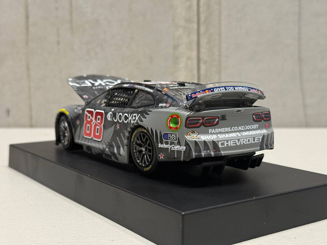 SHANE VAN GISBERGEN 2025 JOCKEY NEW ZEALAND 1:24 SCALE ELITE DIECAST