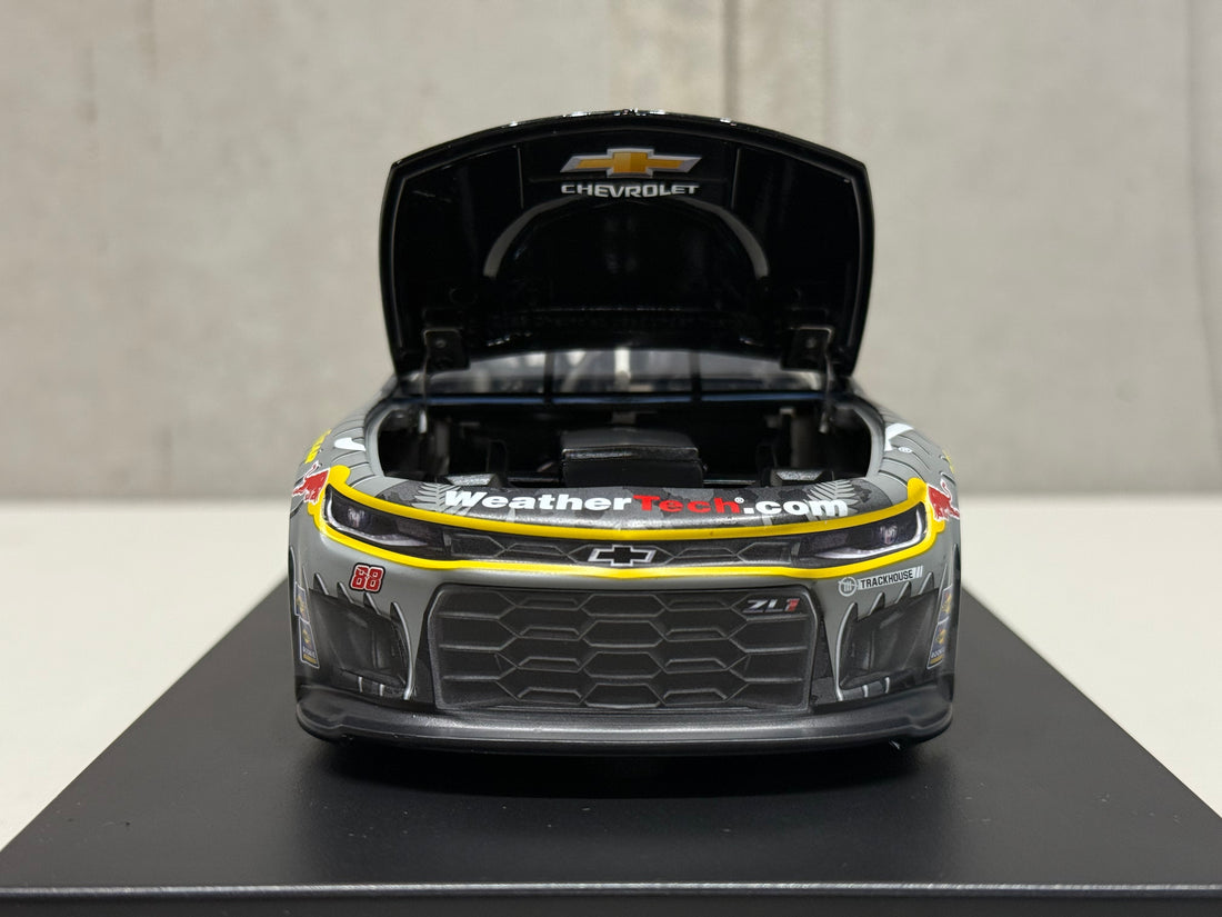 SHANE VAN GISBERGEN 2025 JOCKEY NEW ZEALAND 1:24 SCALE ELITE DIECAST