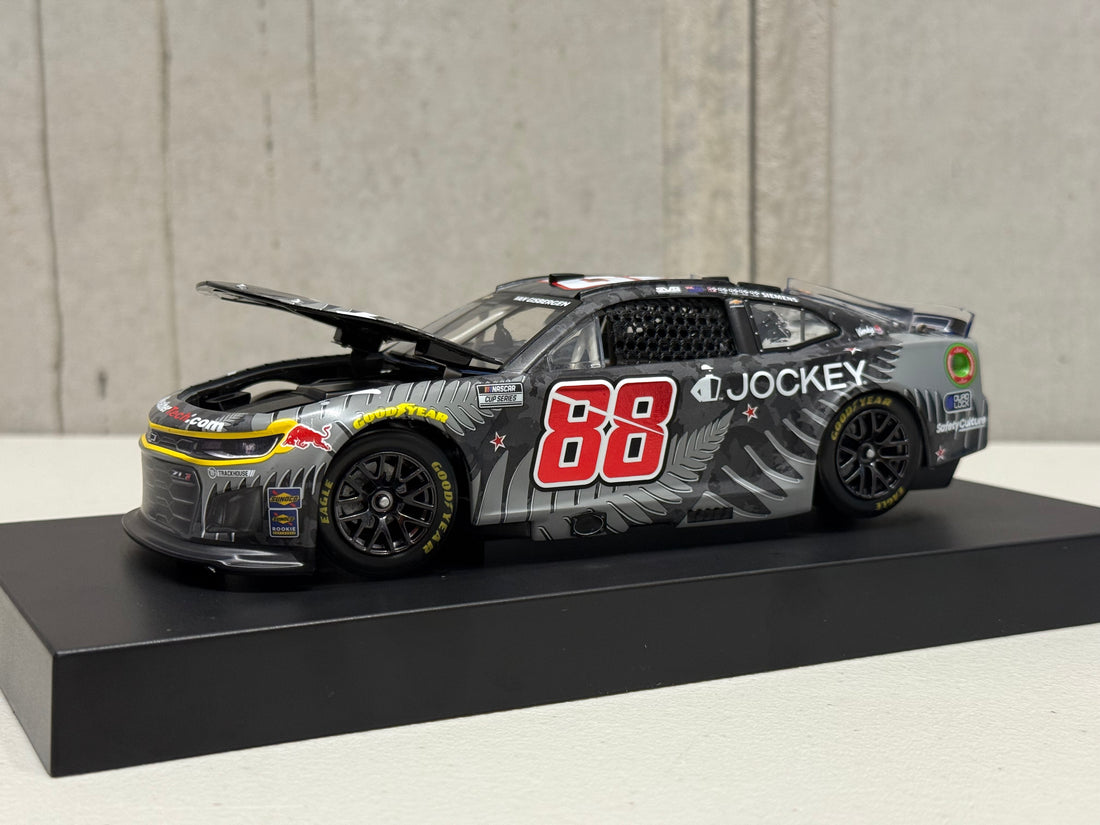 SHANE VAN GISBERGEN 2025 JOCKEY NEW ZEALAND 1:24 SCALE ELITE DIECAST