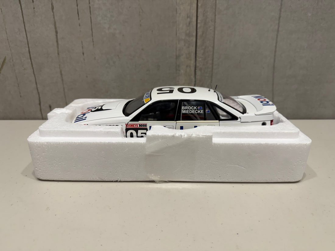 1991 PETER BROCK/ANDREW MIEDECKE - BATHURST 1000 - HOLDEN VN COMMODORE - 1:18 SCALE DIECAST MODEL - BIANTE